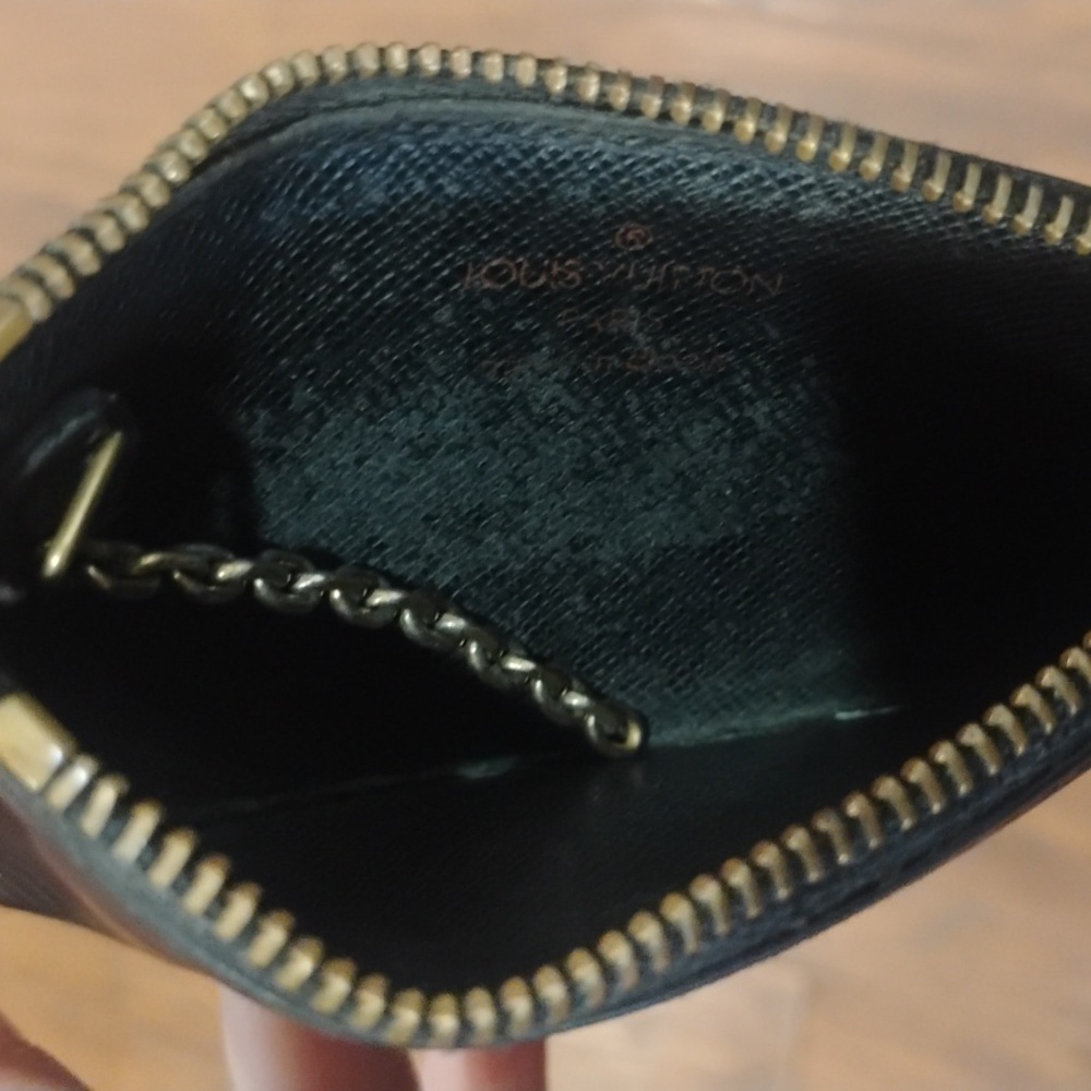 Authentic Louis Vuitton Black Epi Leather Coin Wallet - Picture 6 of 6